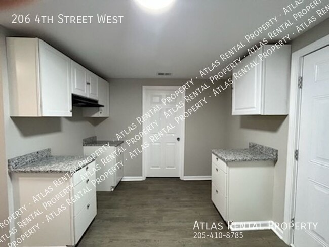 Building Photo - 206 4th St W