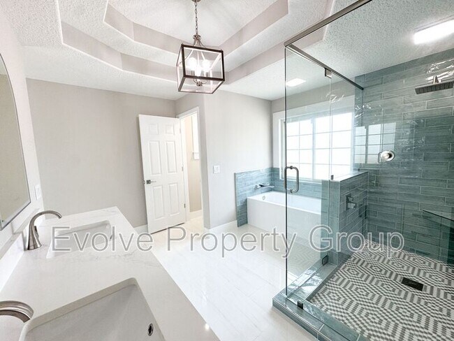 Building Photo - 470 Lambert Ave