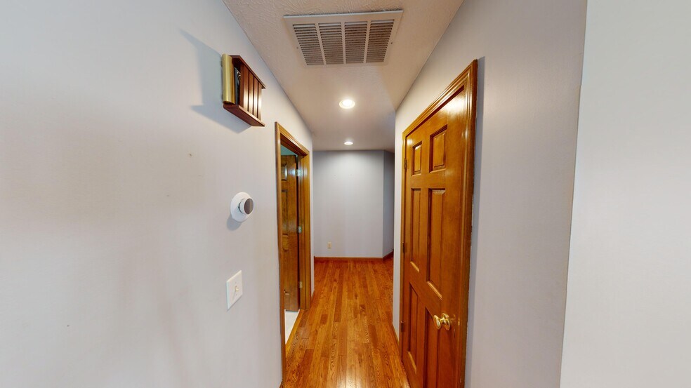 Building Photo - 3209 Sequoia Dr