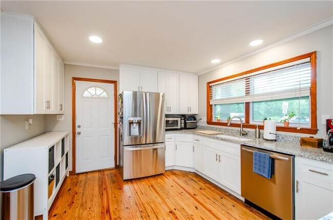 Building Photo - 5122 Lavista Rd