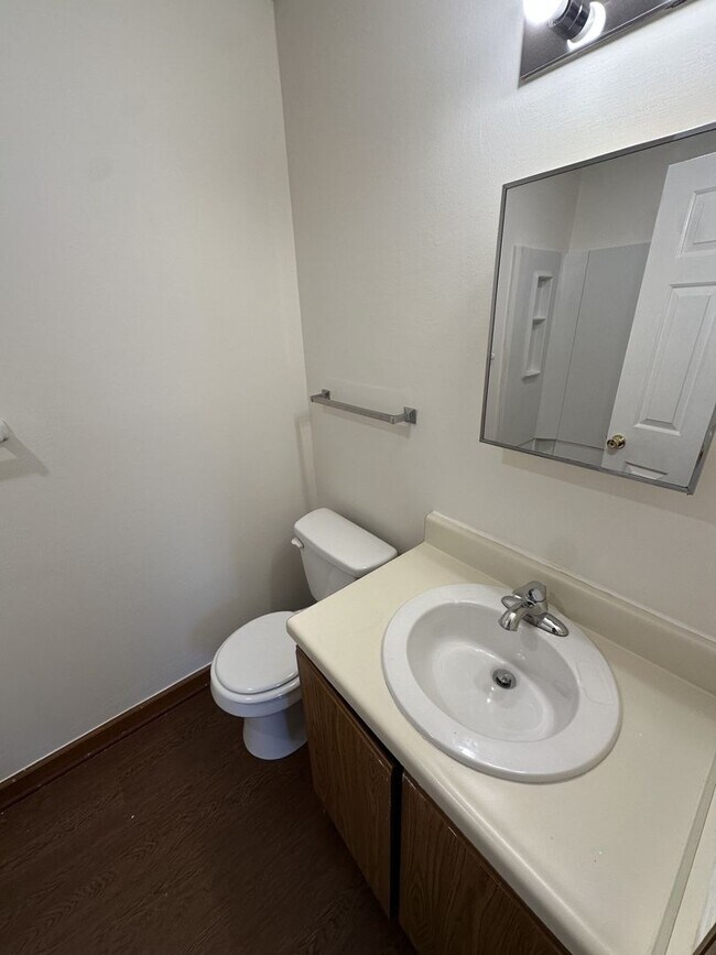 Building Photo - 1 Bedroom 1 Bathroom Condo!