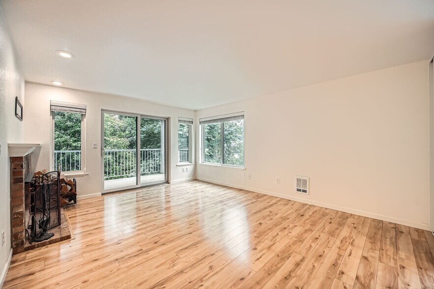 Living Room - 2940 76th Ave SE