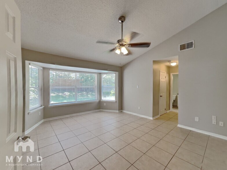 Building Photo - 536 Remington Oak Dr