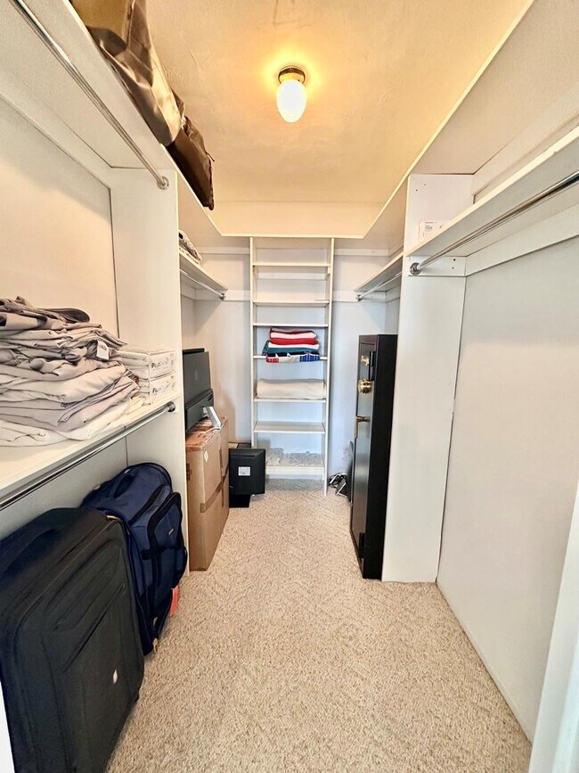 Building Photo - 3111 N Ocean Dr