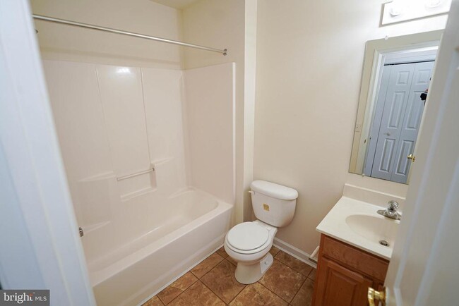 Building Photo - 420 Parkview Ct