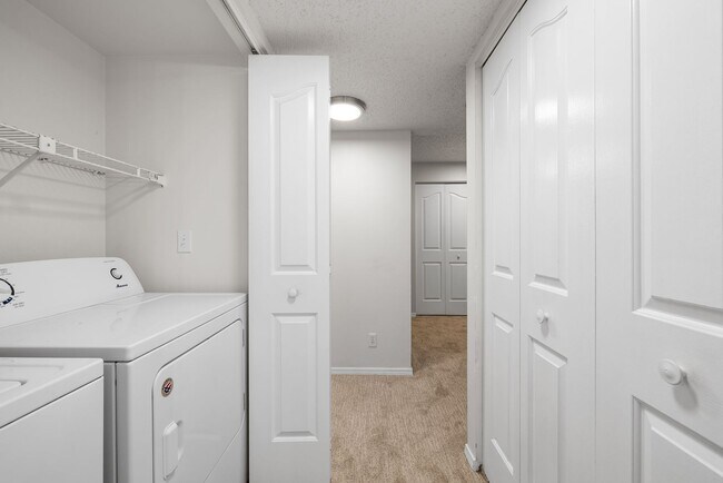 Building Photo - Private End-Unit Condo in Southeast Boise | Pool Access + Great Location