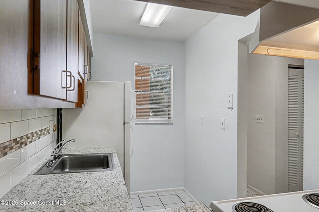 Building Photo - 204 Seminole Ave W