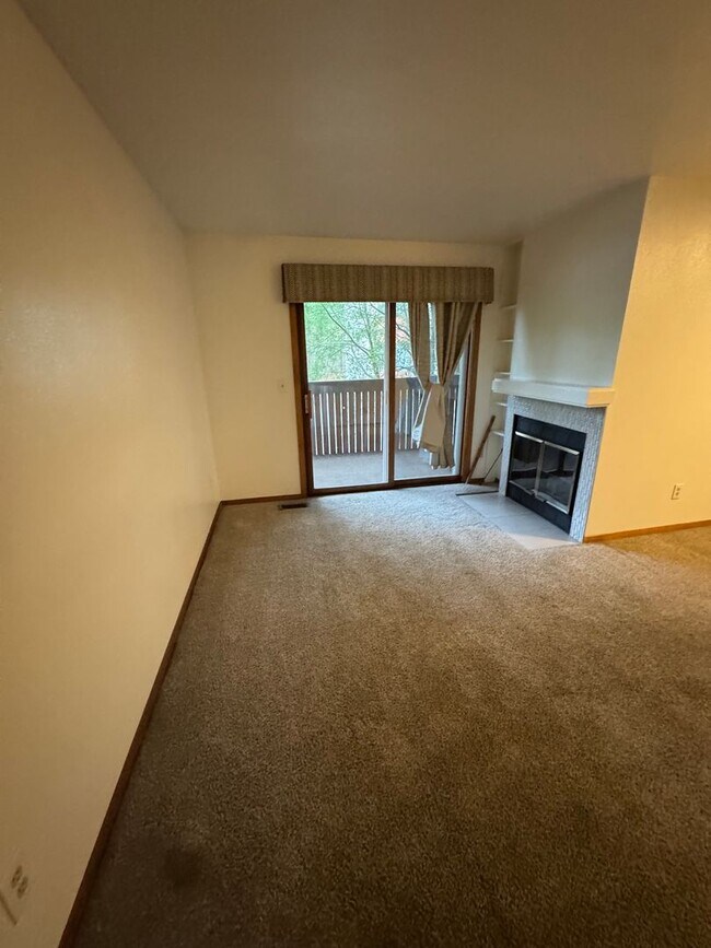 Building Photo - 7202 Foxridge Cir
