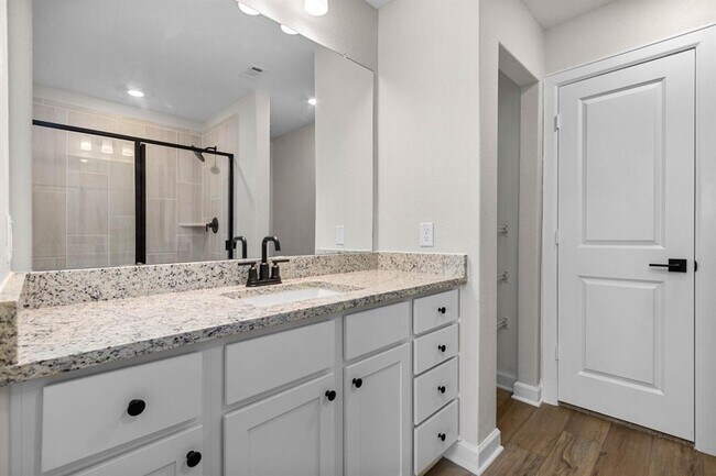 Building Photo - 1006 Whispering Winds Dr