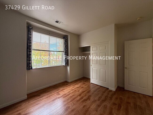 Building Photo - 37429 Gillett Rd