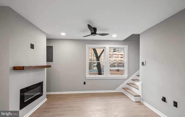 Building Photo - 1527 N Colonial Terrace