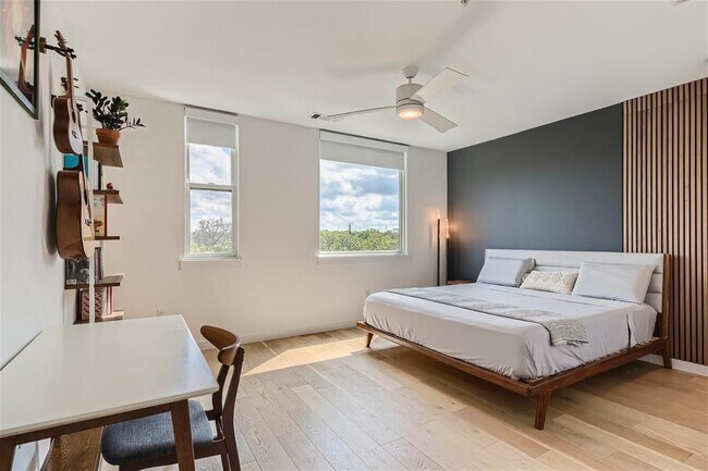 Building Photo - 900 S 1st St