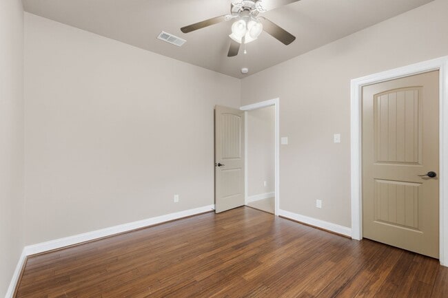 Building Photo - Spacious 3 Bed, 2 Bath House in Edelweiss Gartens Available Now!