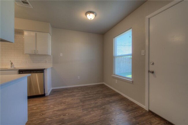 Building Photo - 2400 Burleson Ct