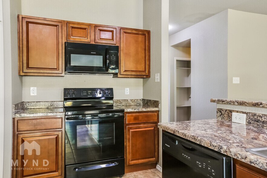 Building Photo - 2001 Honeycomb St