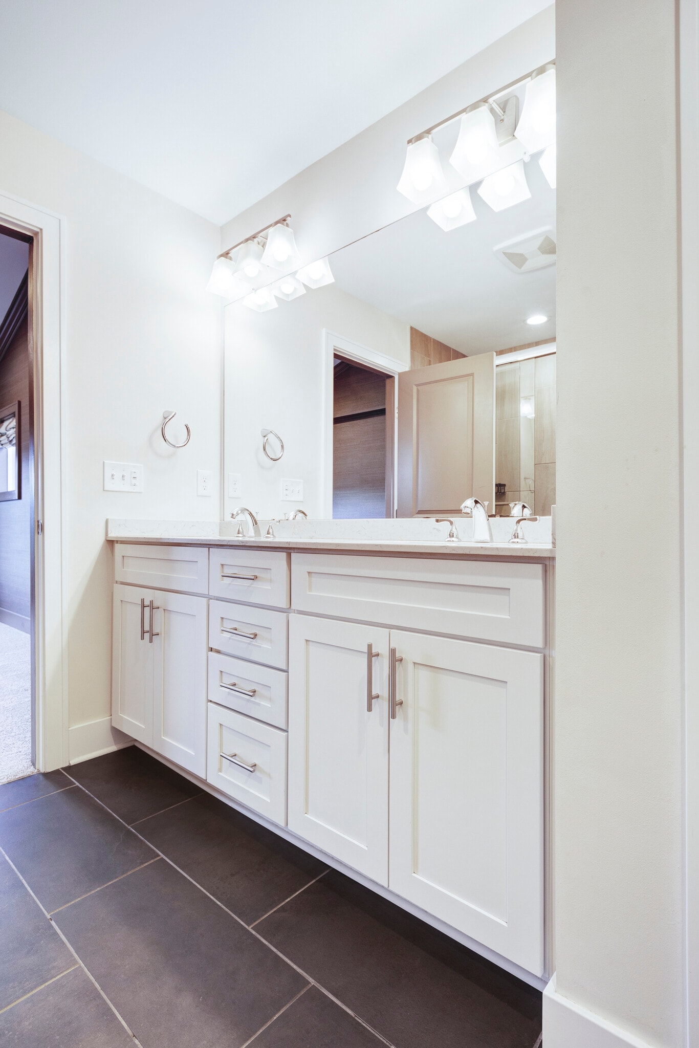 Primary bath - 764 N 6th St