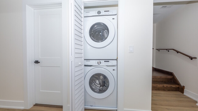 Building Photo - 2036 N Hoyne Ave