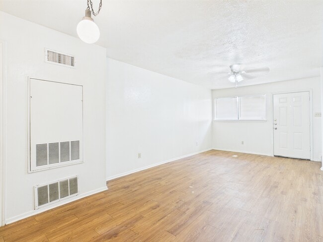 Building Photo - 1108 Welsh Ave