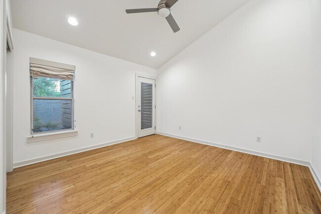 Building Photo - 133 Frederick St