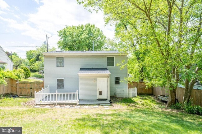 Building Photo - 2416 Fort Dr