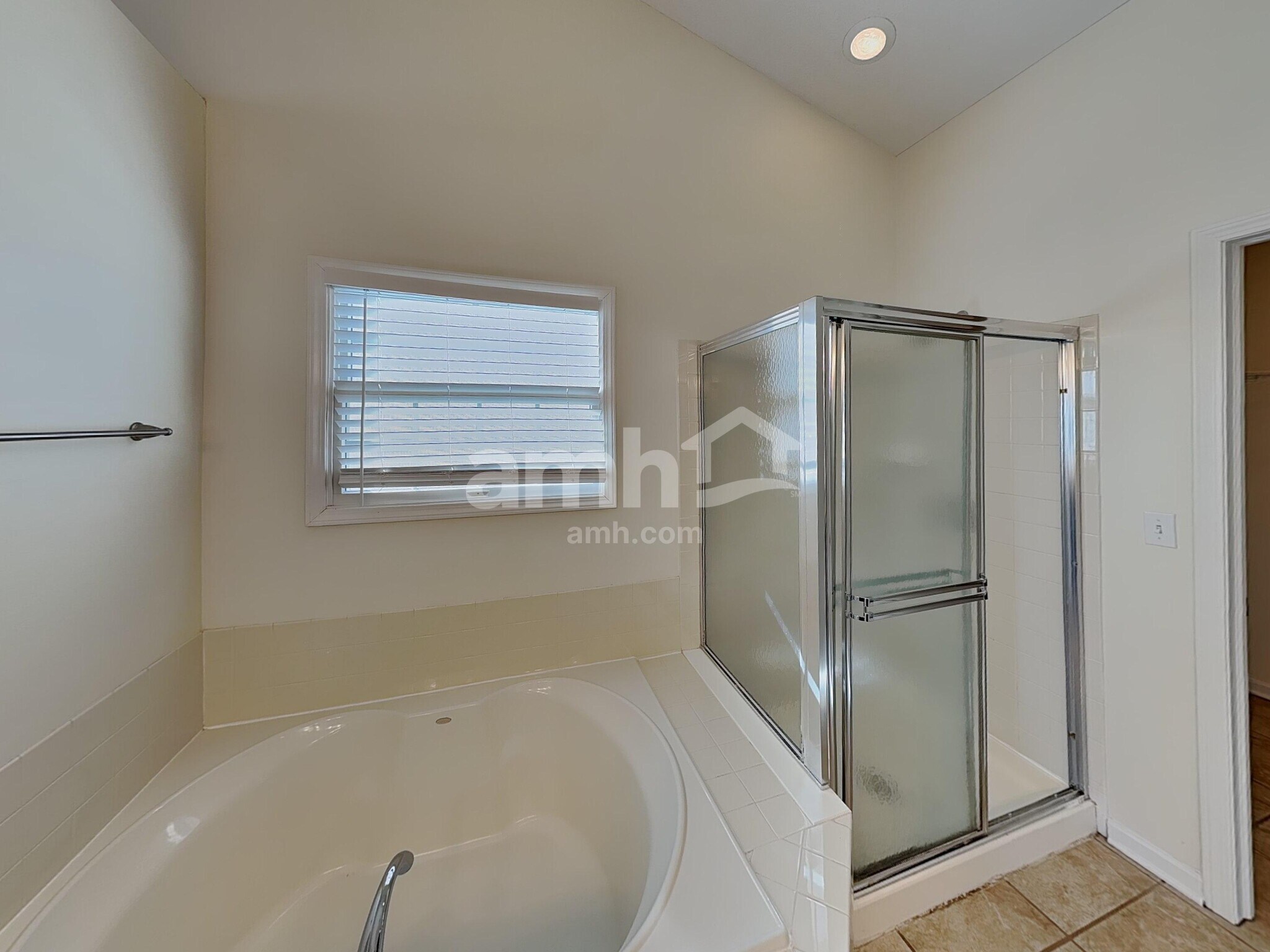 Building Photo - 1961 Creekview Dr