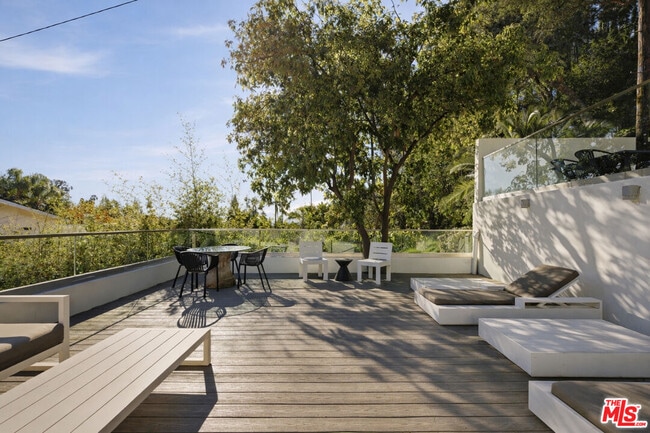 Building Photo - 2633 N Commonwealth Ave