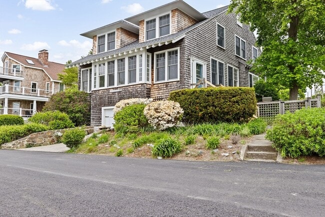 Primary Photo - 4 Glover Ave