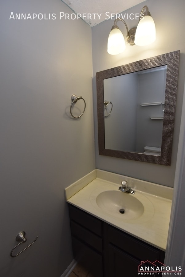 Building Photo - 806 Lilac Ct