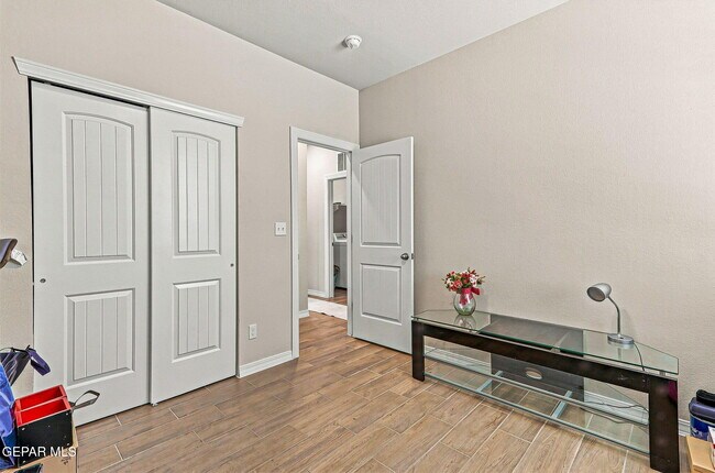 Building Photo - 13876 Loreina Luz Ave