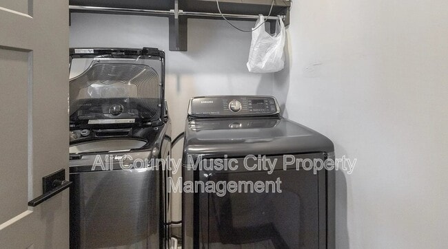 Building Photo - 1507B 14th Ave N