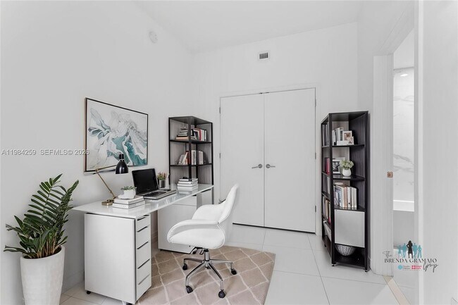 Building Photo - 851 NE 1st Ave