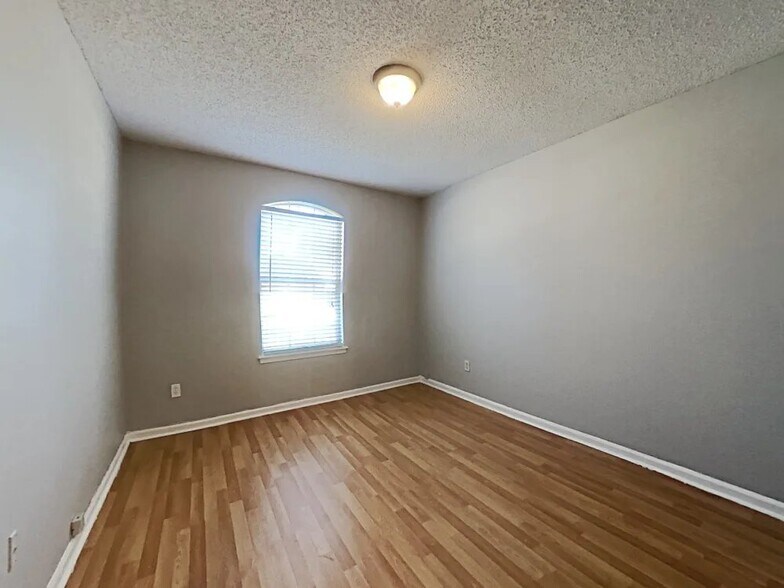 Building Photo - 8516 Iron Mill Ct