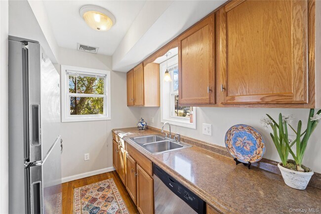 Building Photo - 110-112-112 S Broadway