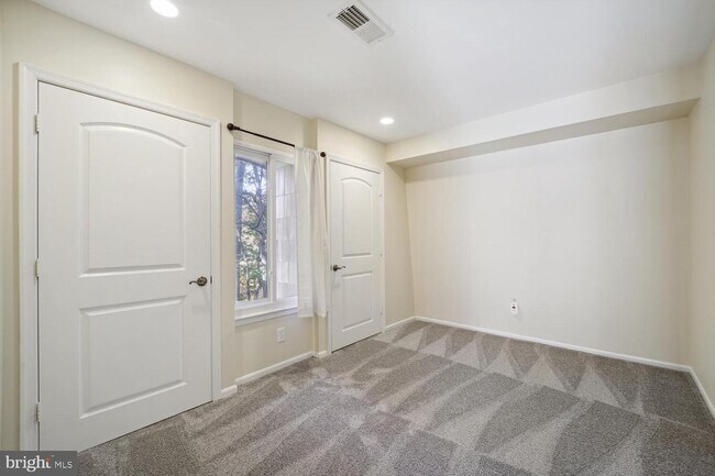 Building Photo - 10959 Deborah Dr