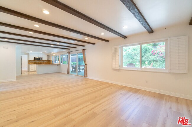 Building Photo - 4220 Towhee Dr