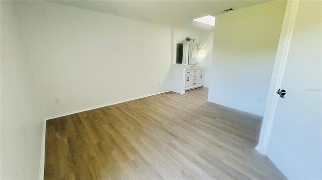 Building Photo - 12121 Augusta Woods Cir