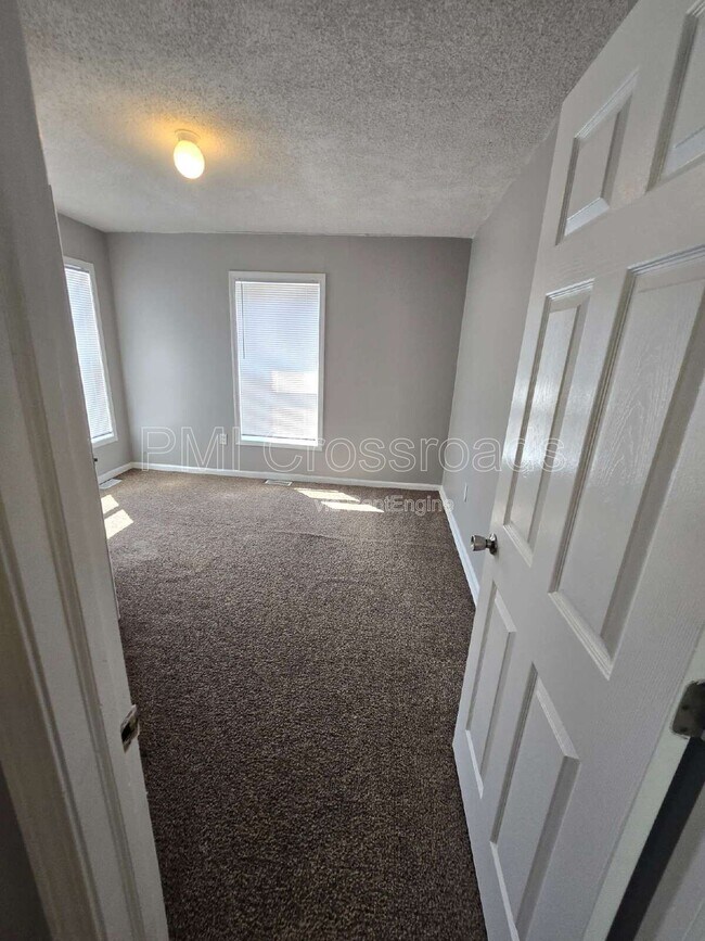Building Photo - 153 S Cypress Ave