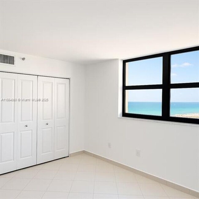 Building Photo - 1623 Collins Ave