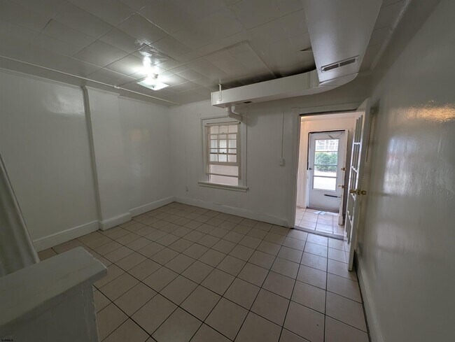 Building Photo - 349 N Ocean Ave