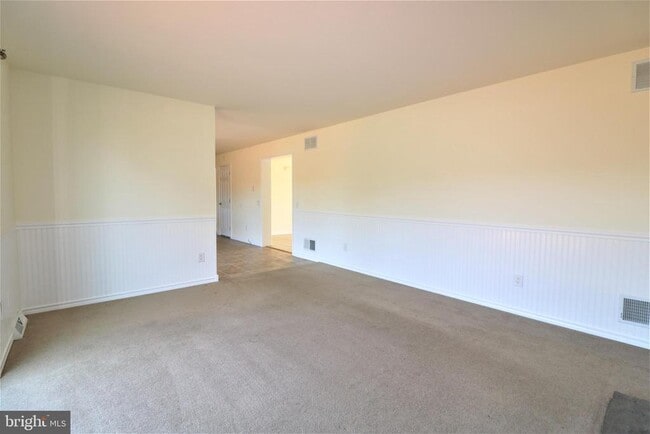 Building Photo - 412 Pauline Dr