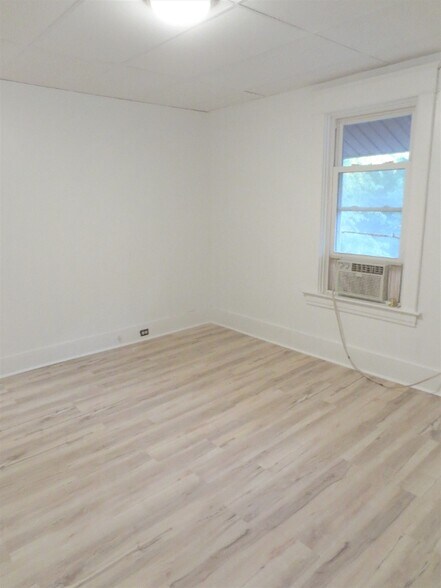 Building Photo - 2421 Beechwood Blvd