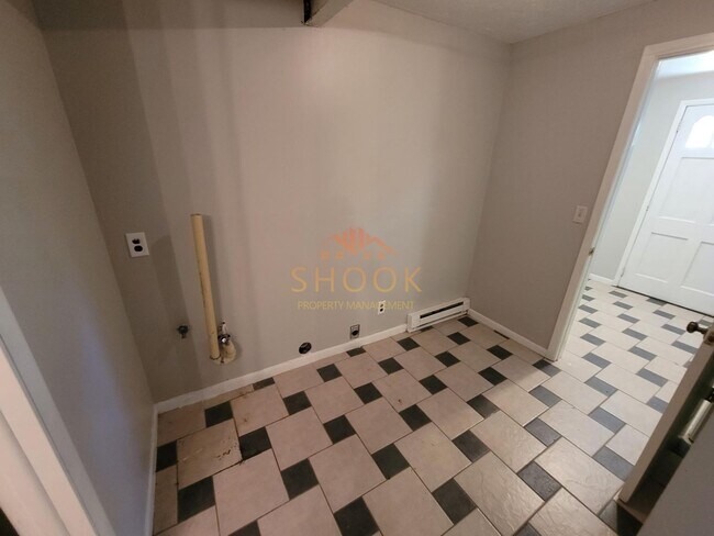 Building Photo - 3BR/2BA BI-LEVEL ON LAFAYETTE'S SOUTH SIDE