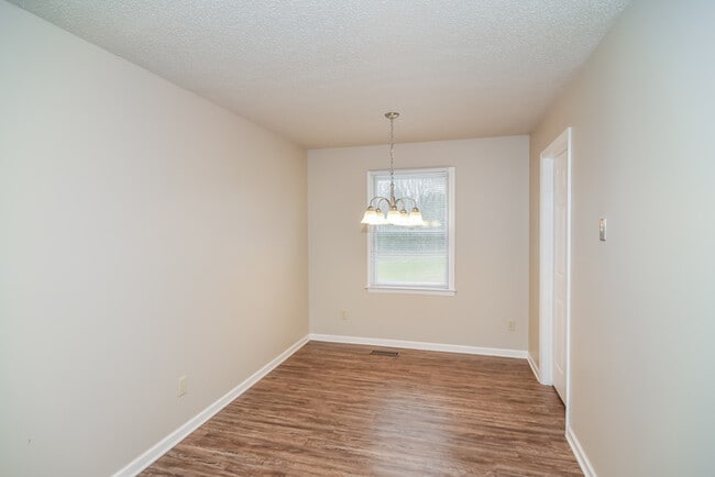 Building Photo - 269 Ariel Dr