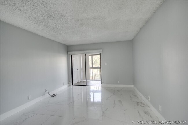 Building Photo - 303 Racquet Club Rd
