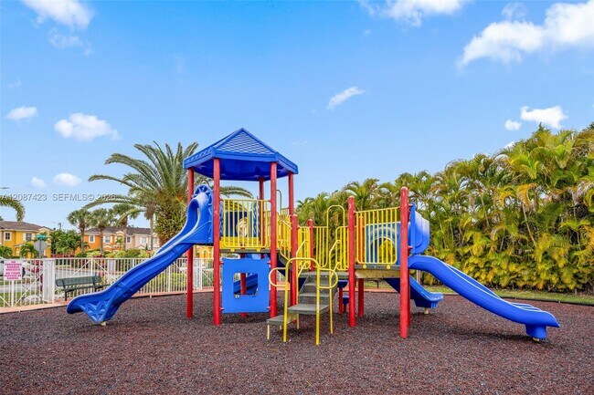 Building Photo - 645 E Mowry Ct