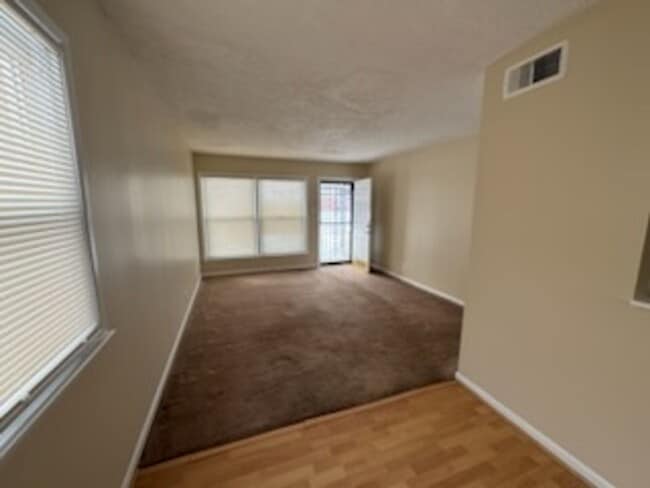 Building Photo - POM1857