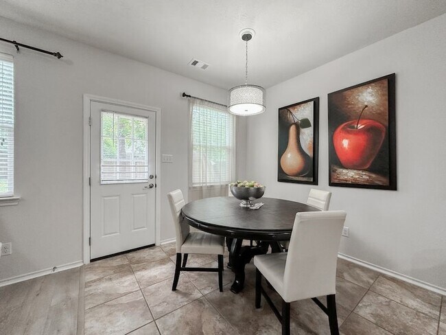 Building Photo - 3 Fairlee Ct