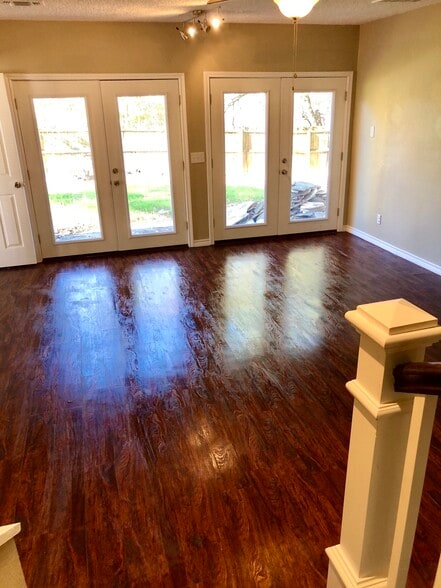 Bonus Living Room - 612 Hackney Ave