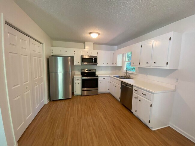 Building Photo - 3 bedroom close to Downtown Wendell