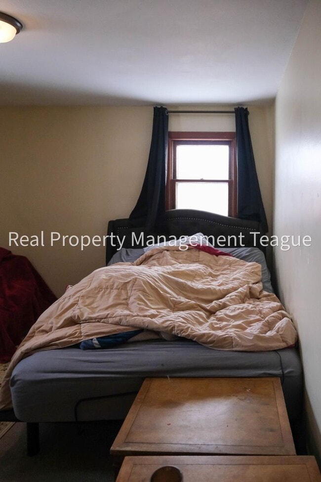 Building Photo - Charming 3 bedrooms in Rensselaer